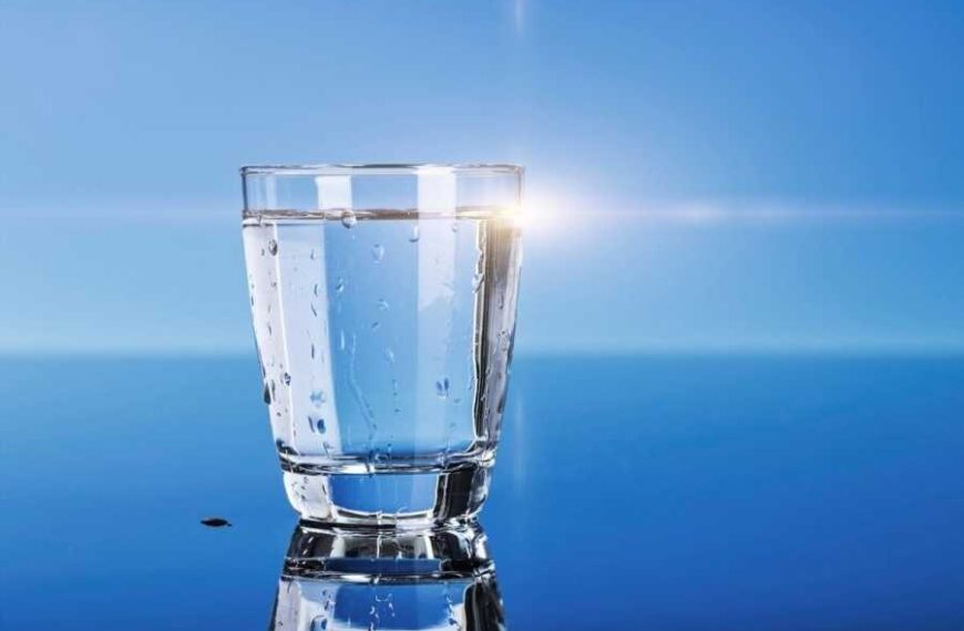 Чи потрібно випивати 2 літри води на день: що радять експерти?