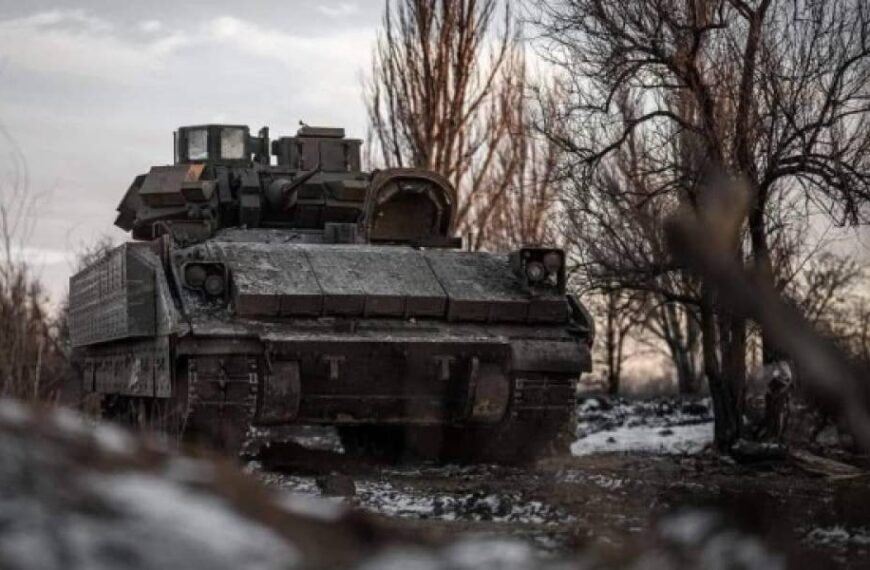 На одній із передових у Донецькій області ЗСУ відводять із невигідних позицій – Наєв