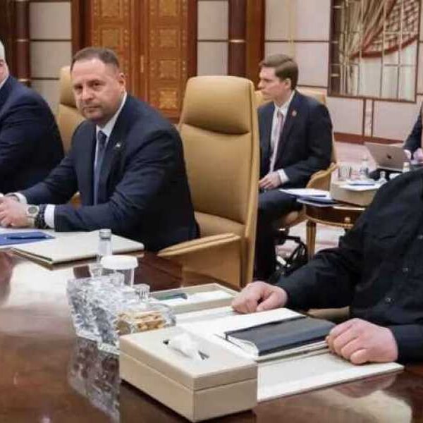Єрмак, Сибіга та Умеров прибули до Парижа для важливих переговорів
