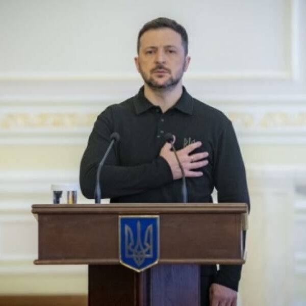 Зеленський нагородив 18 енергетиків, одного з них посмертно
