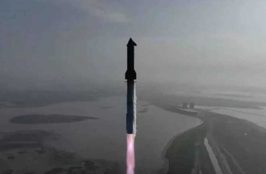 Найбільша у світі ракета вибухнула під час польоту в космос