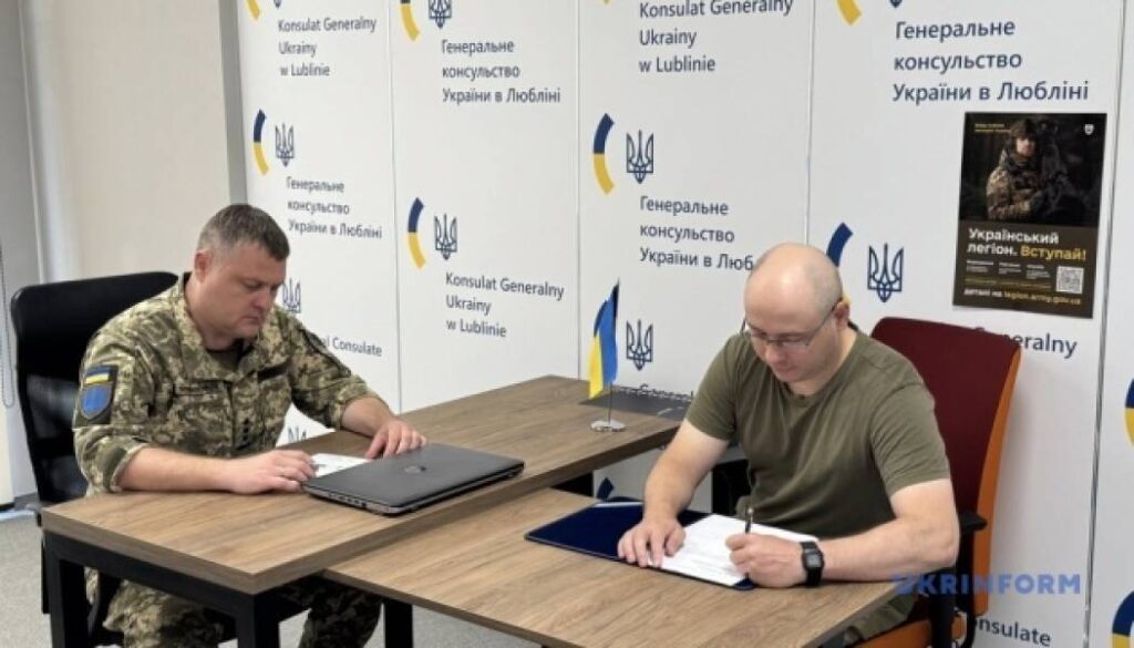 У Польщі четверта група добровольців Українського легіону підписала контракти зі Збройними силами України 18 У Польщі четверта група добровольців Українського легіону підписала контракти зі Збройними силами України 18