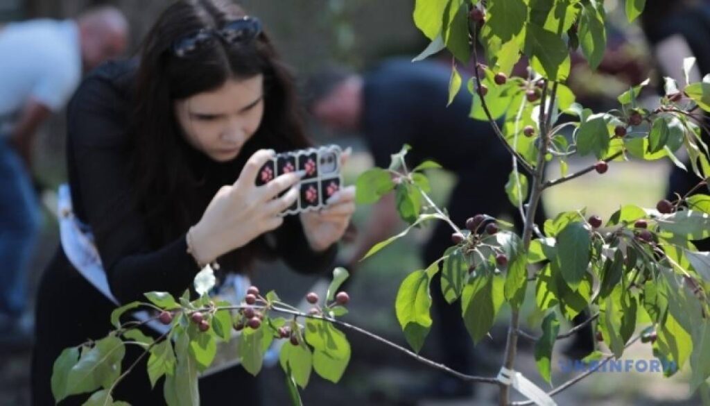 У Києві будують сквер на згадку про журналістів, які загинули під час війни 18 У Києві будують сквер на згадку про журналістів, які загинули під час війни 18