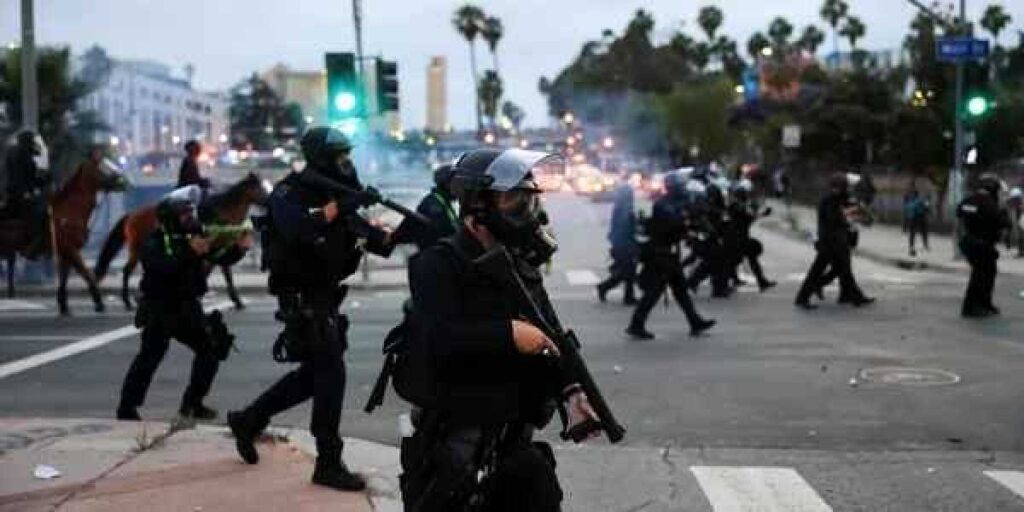 Місто “окуповане”: Трамп зробив жорстку заяву щодо ситуації в Лос-Анджелесі 17