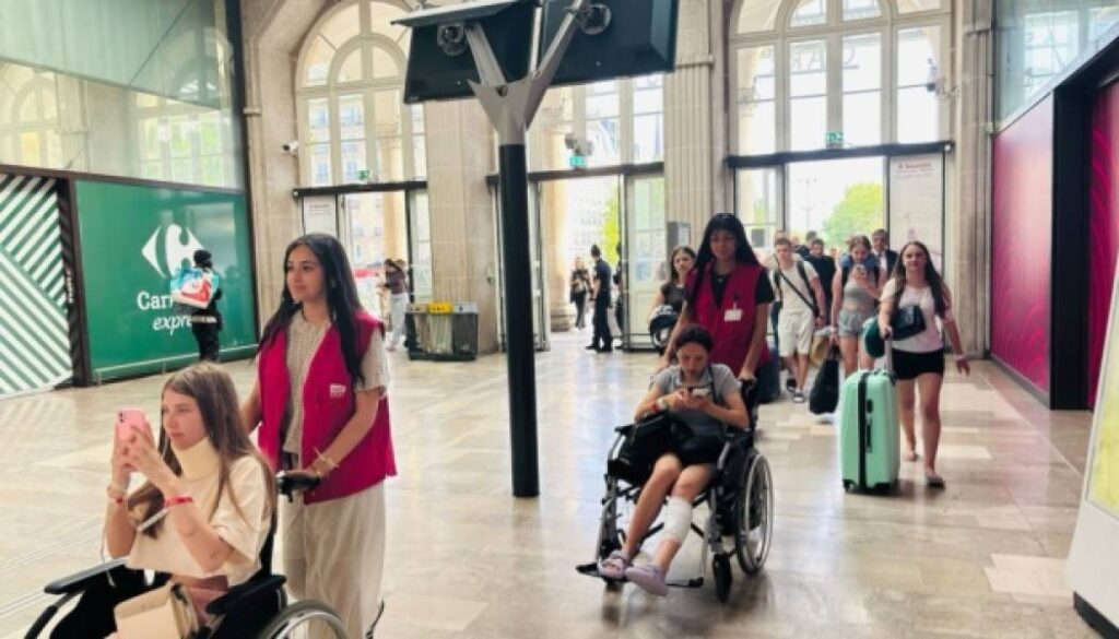 ДТП у Франції: перша група постраждалих підлітків повернулася до України 19 ДТП у Франції: перша група постраждалих підлітків повернулася до України 19