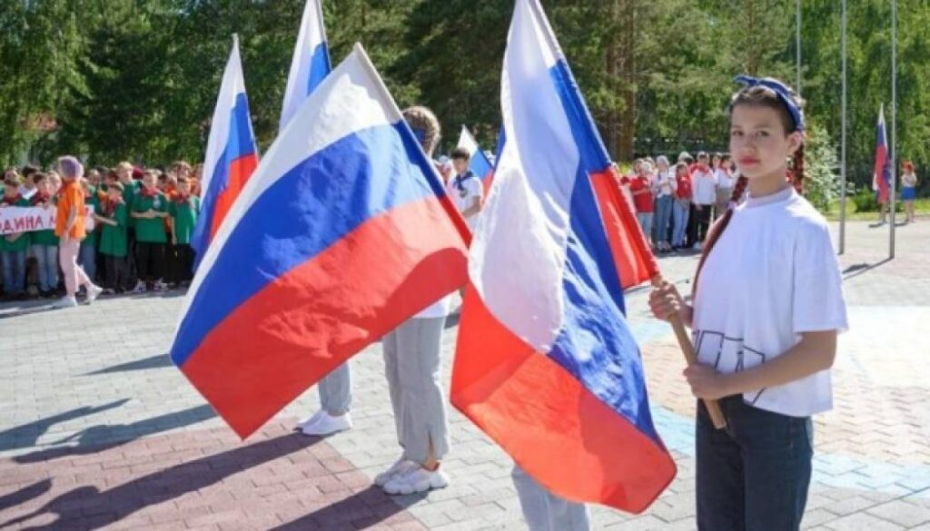 Росіяни вивезли 50 дітей із захопленої частини Луганської області до Калмикії на «реабілітацію» 22