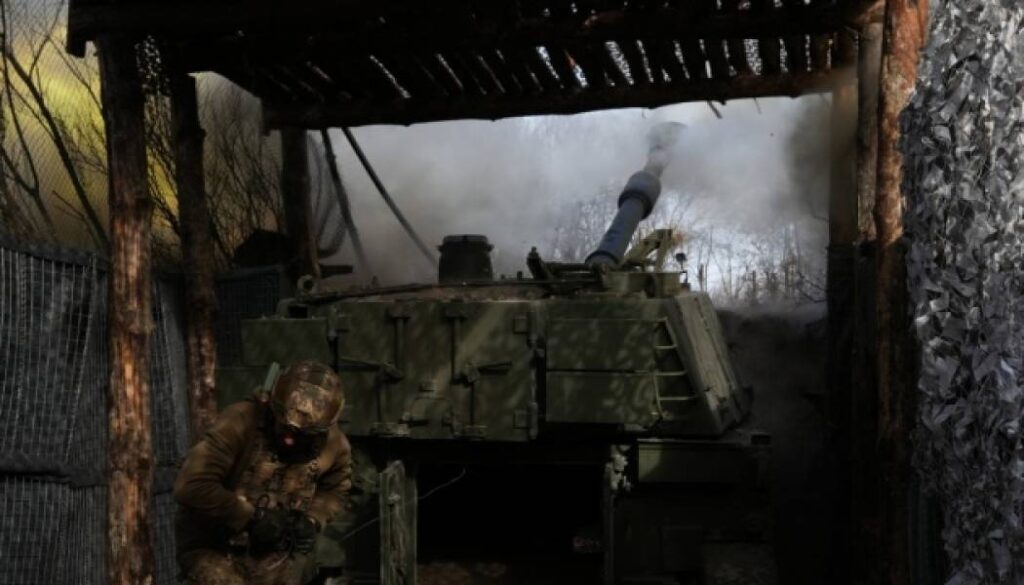 Росіяни намагаються взяти Костянтинівку в кільце з трьох напрямків – військові 25