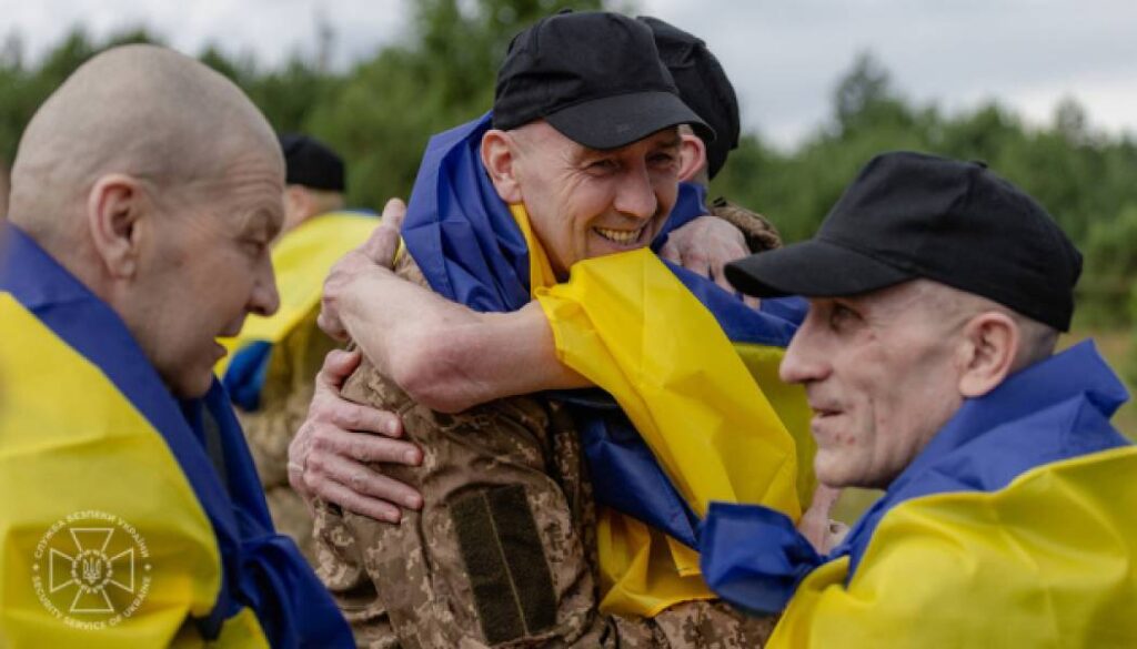 СБУ показала ексклюзивні кадри обміну полоненими 13 СБУ показала ексклюзивні кадри обміну полоненими 13
