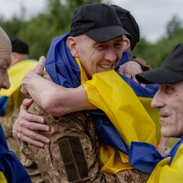 СБУ показала ексклюзивні кадри обміну полоненими