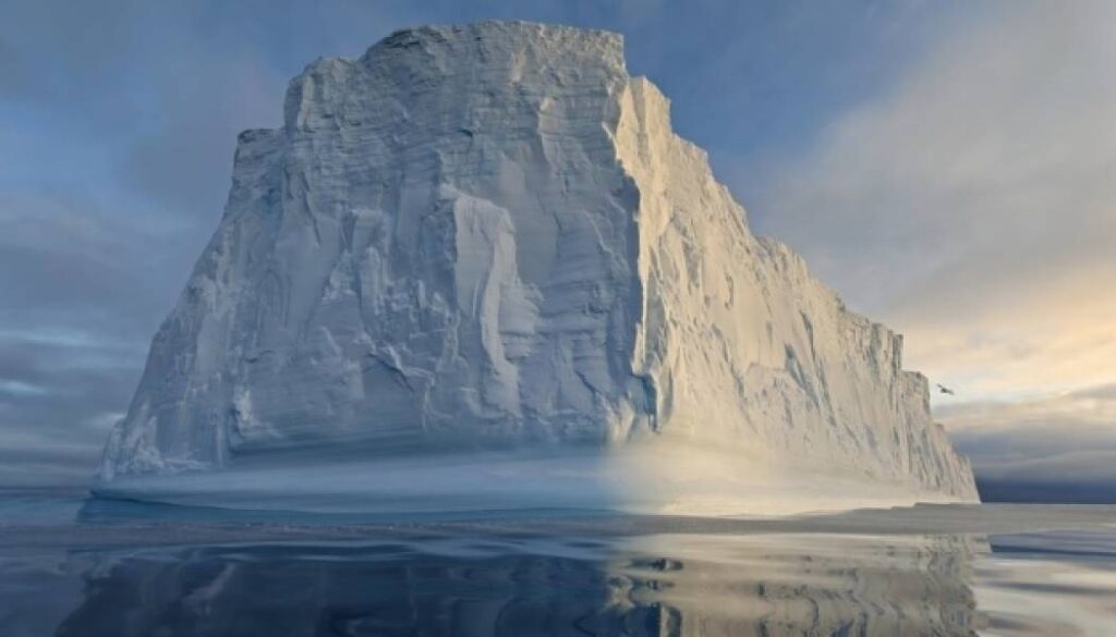 Величезний айсберг поблизу станції Академік Вернадський отримав назву Магура 16