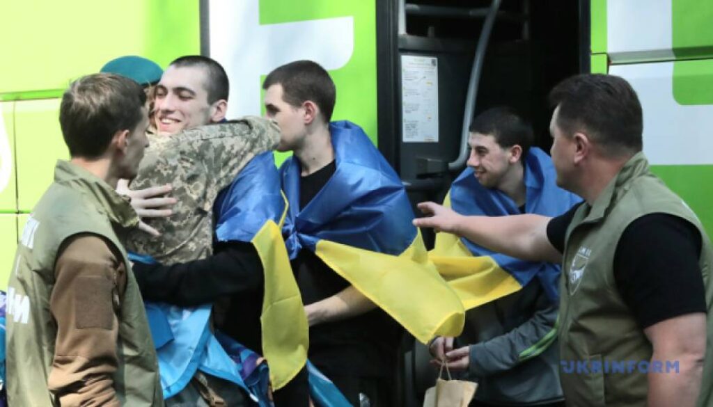 Київ у диму, зустріч полонених та повернення Боривітра 23 Київ у диму, зустріч полонених та повернення Боривітра 23