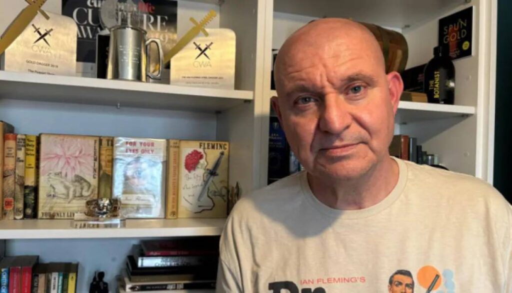 Автор кримінальних романів Майк Крейвен напише дитячу книгу про Джеймса Бонда 17 Автор кримінальних романів Майк Крейвен напише дитячу книгу про Джеймса Бонда 17