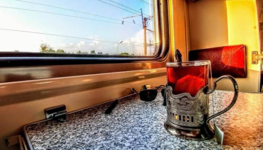 Ціни на чай та каву у поїздах Укрзалізниці зростуть 20 Ціни на чай та каву у поїздах Укрзалізниці зростуть 20