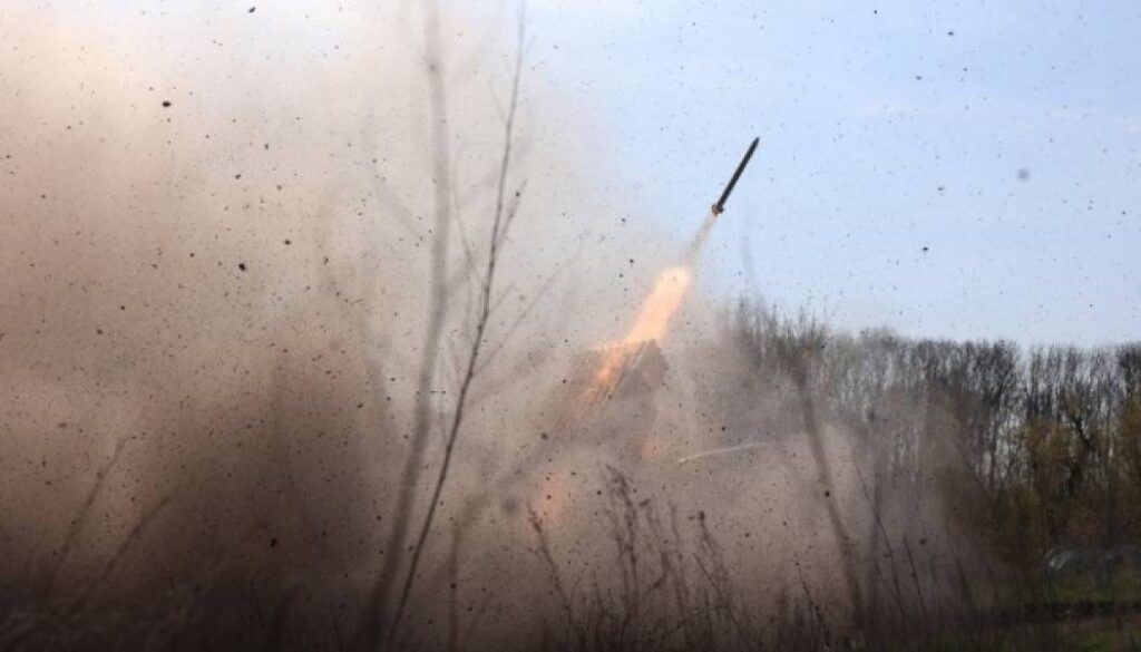 На фронті з початку доби – 113 обстрілів, бої ведуться на десяти напрямках 6