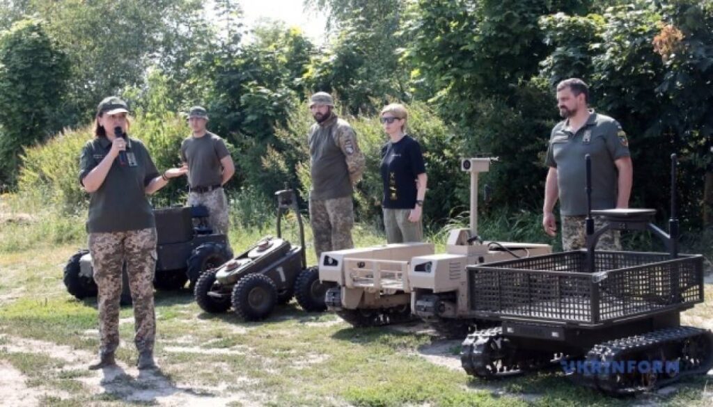 Військові показали роботизовані комплекси, що використовуються на фронті 12