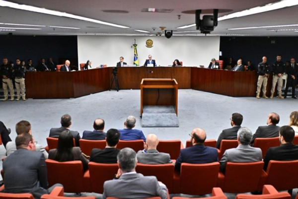 he trial against former President Jair Bolsonaro for an attempted coup d'état at the Federal Supreme Court in Brasília, Brazil, continues Tuesday Presiding over the trial, Alexandre de Moraes stated that Bolsonaro led a “criminal organization” that carried out various acts to stage a coup and “perpetuate itself in power” after losing the 2022 elections. Photo by Andre Borges/EPA