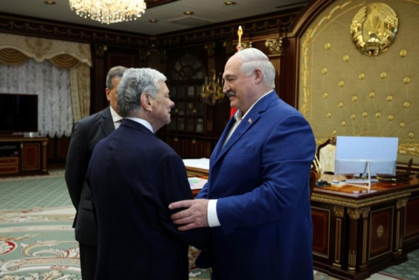 Belarus President Alexander Lukashenko (R) and U.S. envoy John Coale shake hands while meeting in Minsk, Belarus, on Thursday and ahead of the release of 52 political prisoners. Photo by Belarus President Press Service/EPA