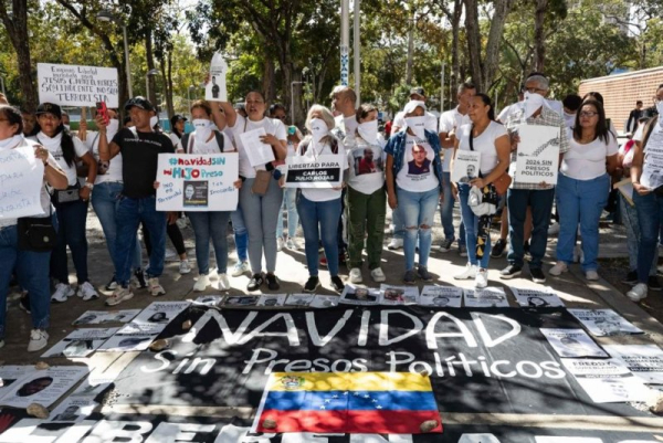 Relatives of 'political prisoners' protest in front of the headquarters of the Public Prosecutor's Office in Caracas, Venezuela, in December. File Photo by Ronald Pena/EPA