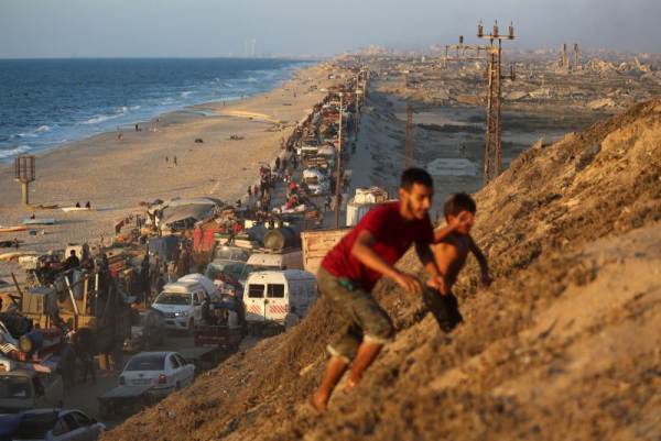 Palestinians flee south from Gaza City amid intensified Israeli shelling on Thursday. Photo by Hassan Al-Jadi/UPI.