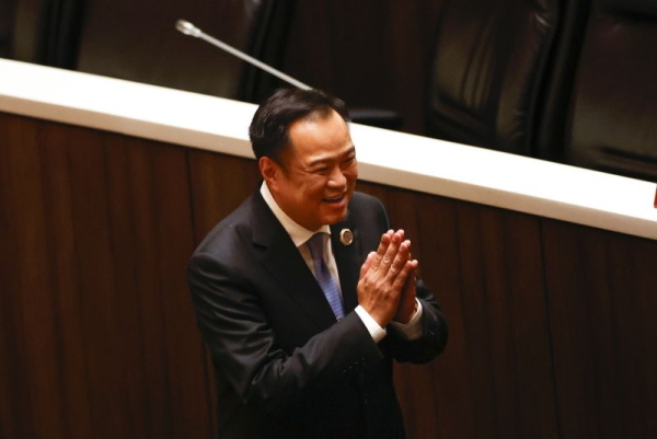 Anutin Charnvirakul, the leader of Thailand's Bhumjaithai party, thanks fellow National Assembly members on Friday after they picked him to be the country's 32nd prime minister. Photo by Rungroj Yongrit/EPA