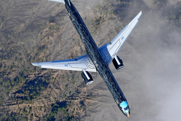 LATAM Group's decision to buy Embraer’s E195-E2 aircraft was based on the plane's efficiency and versatility, which will allow LATAM to “strengthen connectivity by opening new destinations.” Photo by Embraer