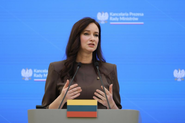 Прем'єр-міністр Литви Інга Ругінене виступила на прес-конференції у Варшаві, Польща, 7 жовтня. У понеділок вона оголосила, що Литва закриє свій кордон з Білоруссю після того, як кілька повітряних кульок вторглися в повітряний простір її країни. Фото Павла Супернака/EPA Lithuanian Prime Minister Inga Ruginiene spoke at a press conference in Warsaw, Poland, on Oct. 7. On Monday, she announced that Lithuania would close its border with Belarus after several balloons have invaded her country's airspace. Photo by Pawel Supernak/EPA