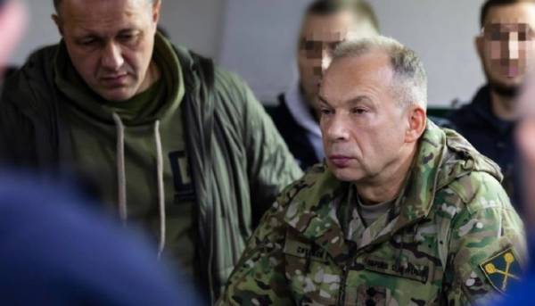 Сирський: Обстановка напружена, але про “оточення” оборонців не…