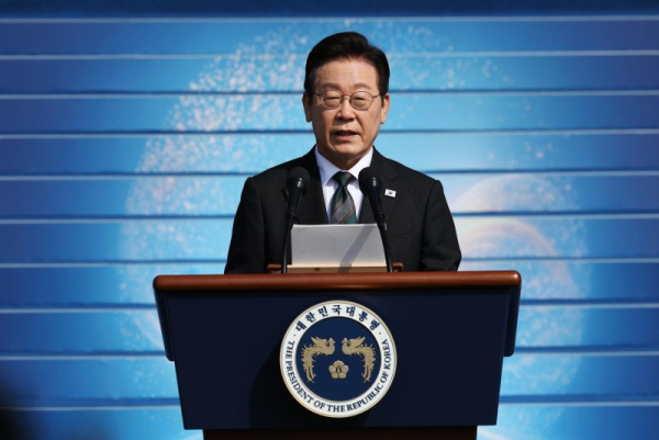 South Korean President Lee Jae Myung on Thursday apologized for the country’s troubled history of overseas adoptions, acknowledging that “unjust human rights violations” occurred. In this photo, he is delivering a speech to mark the 77th Armed Forces Day on Wednesday. Pool Photo by Kim Hong-ji/EPA