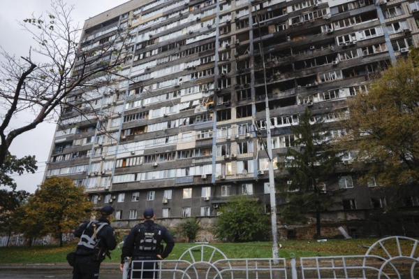 Police officers stand guard in front of a building in Kyiv's Percherskyi district after it was badly damaged in a massive Russian drone and missile assault on the Ukrainian capital overnight that also cut power to hundreds of thousands of residents. Photo by Sergey Dolzhenko/EPA