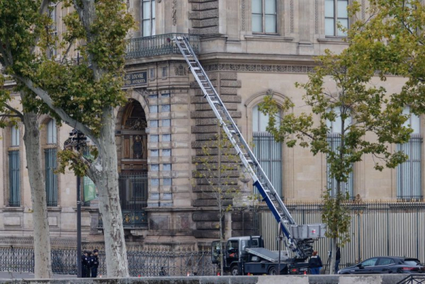 An extendable ladder used by thieves to access one of the upper floors of the museum is seen during the investigation at the southeast corner of the Louvre Museum on Quai Francois-Mitterrand, on the banks of the River Seine, after a robbery at the Louvre Museum in Paris on Sunday. Photo by Mohammed Badra/EPA
