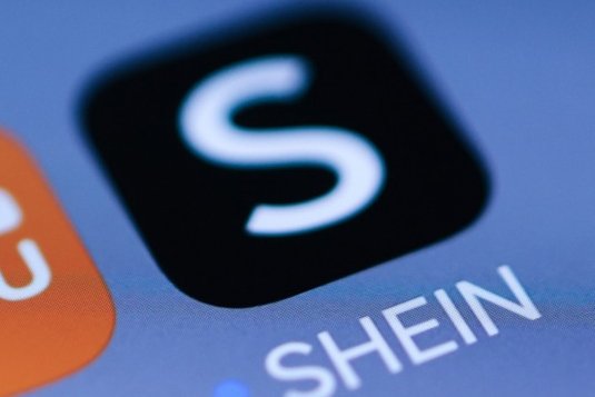 Інтернет-ритейлер Shein заборонив продаж усіх секс-ляльок на своїй платформі по всьому світу після обурення у Франції через продаж ним дитячої секс-ляльки. Фото з архіву: Ганнібал Ханшке/EPA Online retailer Shein has banned the sale of all sex dolls on its platform worldwide after an outcry in France over its sale of a childlike sex doll. File Photo by Hannibal Hanschke/EPA