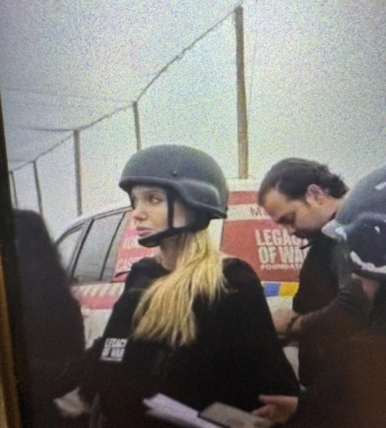 "Вона може потрапити в небезпеку": нове фото Джолі в Херсоні стривожило її прихильників 5