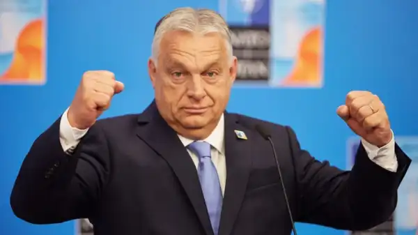 Політики ЄС опинилися в пастці, створеній Орбаном, що збільшило його шанси на виборах, повідомляє Politico. 2