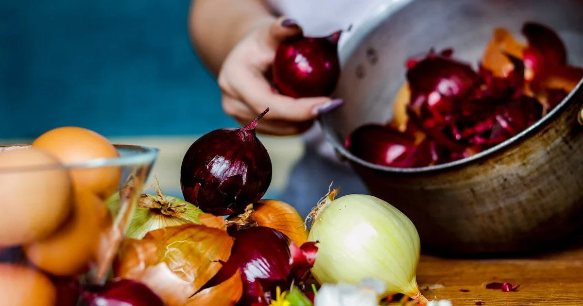 В чому різниця між білою і червоною цибулею