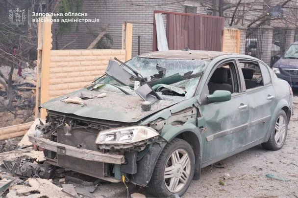 Російський безпілотник зруйнував приватний будинок у Запоріжжі. / © Очільник Запорізької ОВА Іван Федоров