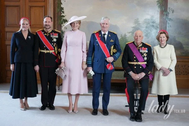 Crown Princess Mette-Marit, Crown Prince Haakon, Queen Mathilde, King Philippe, King Harald V, and Queen Sonja / © Getty Images