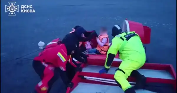 Головна 61 Киянка та її дитина опинилися на відколеній крижині,…