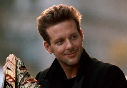 Не впізнати: Міккі Рурка помітили біля власного помешкання