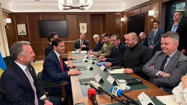 Дмитра Пєскова запитали, чи буде Росія брати участь у мирних переговорах 21&hellip;