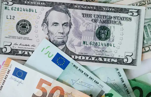 Вартість валют: яка сьогодні ціна долара в обмінниках&hellip;