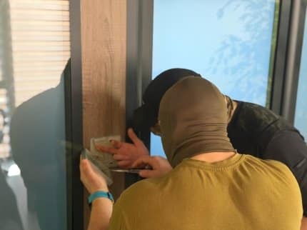 Російські спецслужби виявили інтерес до технологій українських виробників зброї. В офісі оборонної компанії TechEx виявлено пристрій для негласного зняття інформації, встановлений представниками країни-агресора. 12