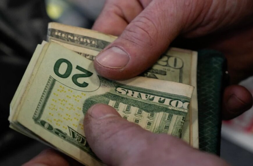 Вартість долара сягає історичних максимумів: чи досягне 50 гривень за долар —&hellip;