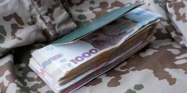 Україна може залишитися до літа без грошей на ведення війни, - Bloomberg 3