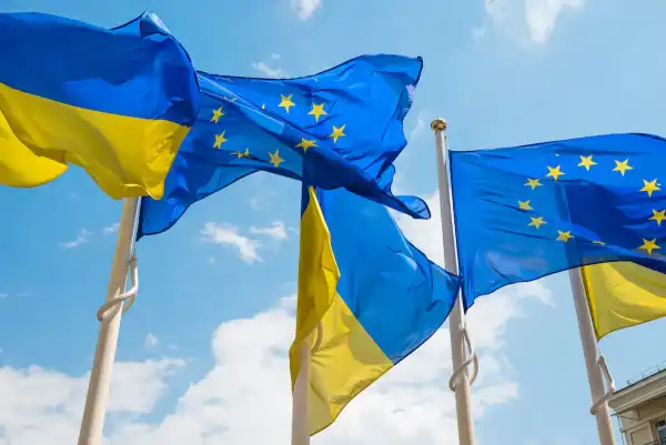 Україна може зіткнутися з появою "привабливіших" претендентів на членство в Європейському Союзі, як зазначає Politico. 22