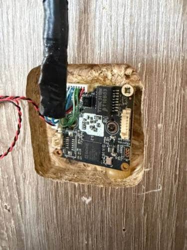 Російські спецслужби виявили інтерес до технологій українських виробників зброї. В офісі оборонної компанії TechEx виявлено пристрій для негласного зняття інформації, встановлений представниками країни-агресора. 9