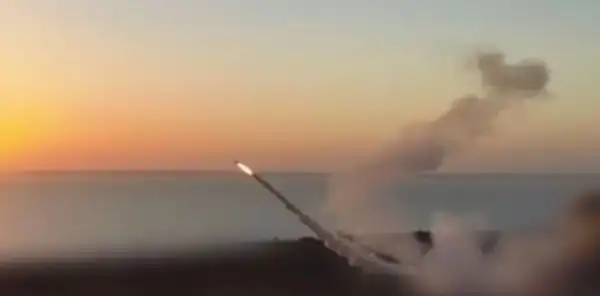 “Фламінго” атакували підприємство в Чапаєвську: опубліковані відеозаписи ракетних пусків