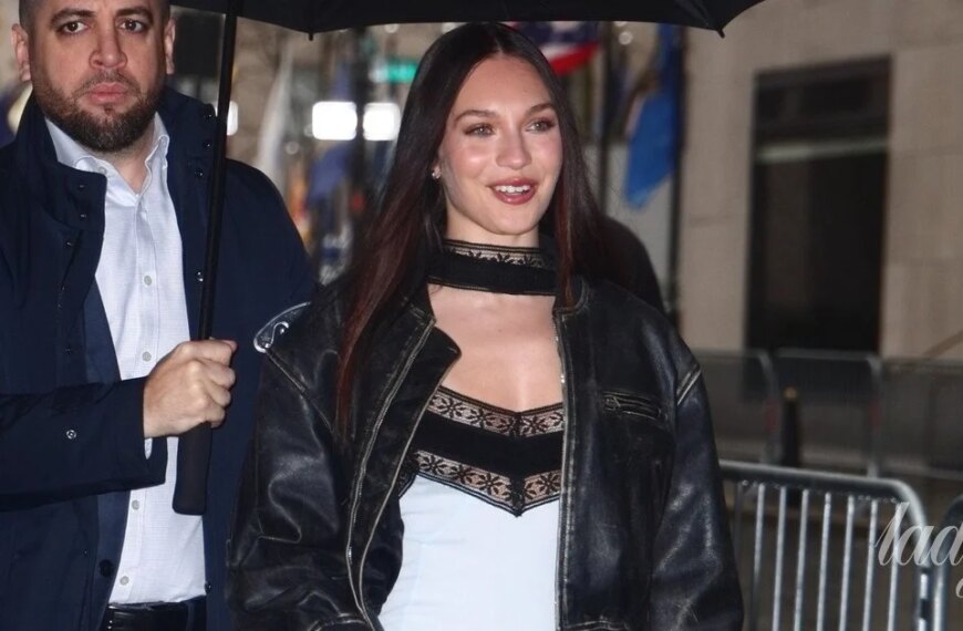 У шкіряній куртці та мереживній міні-сукні: фотографи помітили в Нью-Йорку танцівницю з&hellip;