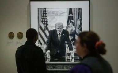 "Золотий Трамп". Сполучені Штати випустять ювілейну монету, порушуючи закон 13