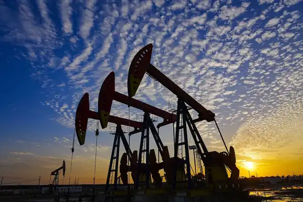 Головна 22 Глобальні котирування нафти пішли вгору після заяви Ірану про можливу наземну операцію Сполучених Штатів.