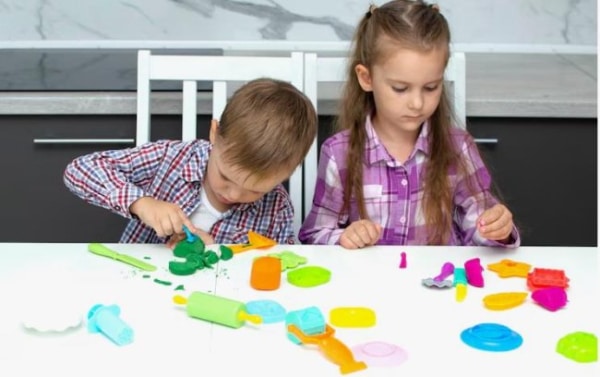 Геніальний спосіб розвинути моторику вашої дитини: як пластилін стане вашим найкращим помічником! Ви про це не знали, але ліплення з пластиліну – це справжня гімнастика для пальчиків, яка підготує вашу 5-річну дитину до школи. Як легко це зробити, ви будете здивовані! Хитрість, що економить час і дарує радість творчості. 19